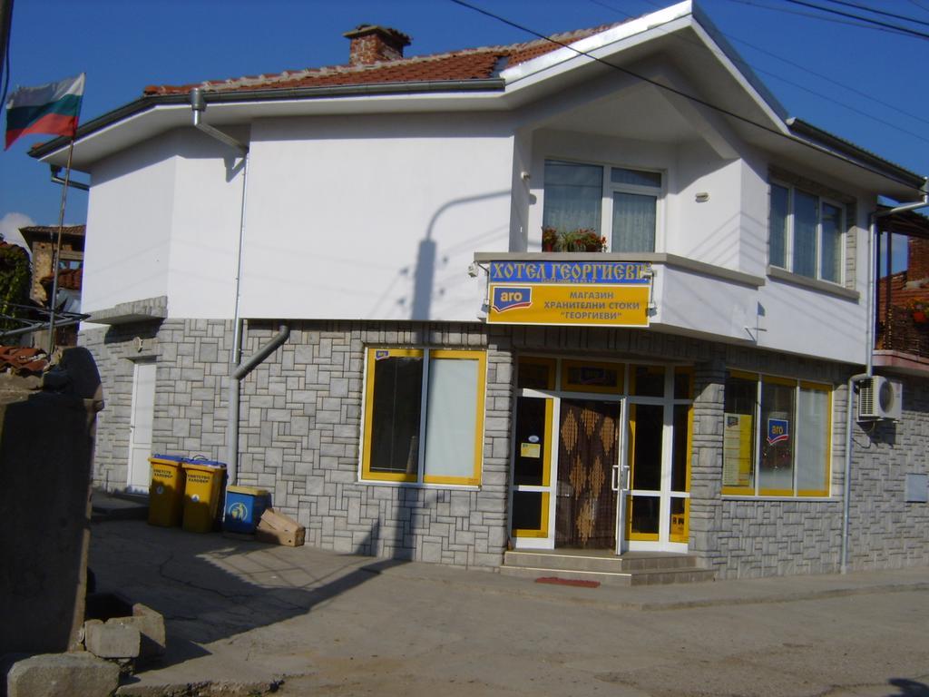 Georgievi Guest House Калофер Екстериор снимка