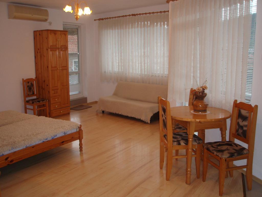 Georgievi Guest House Калофер Екстериор снимка